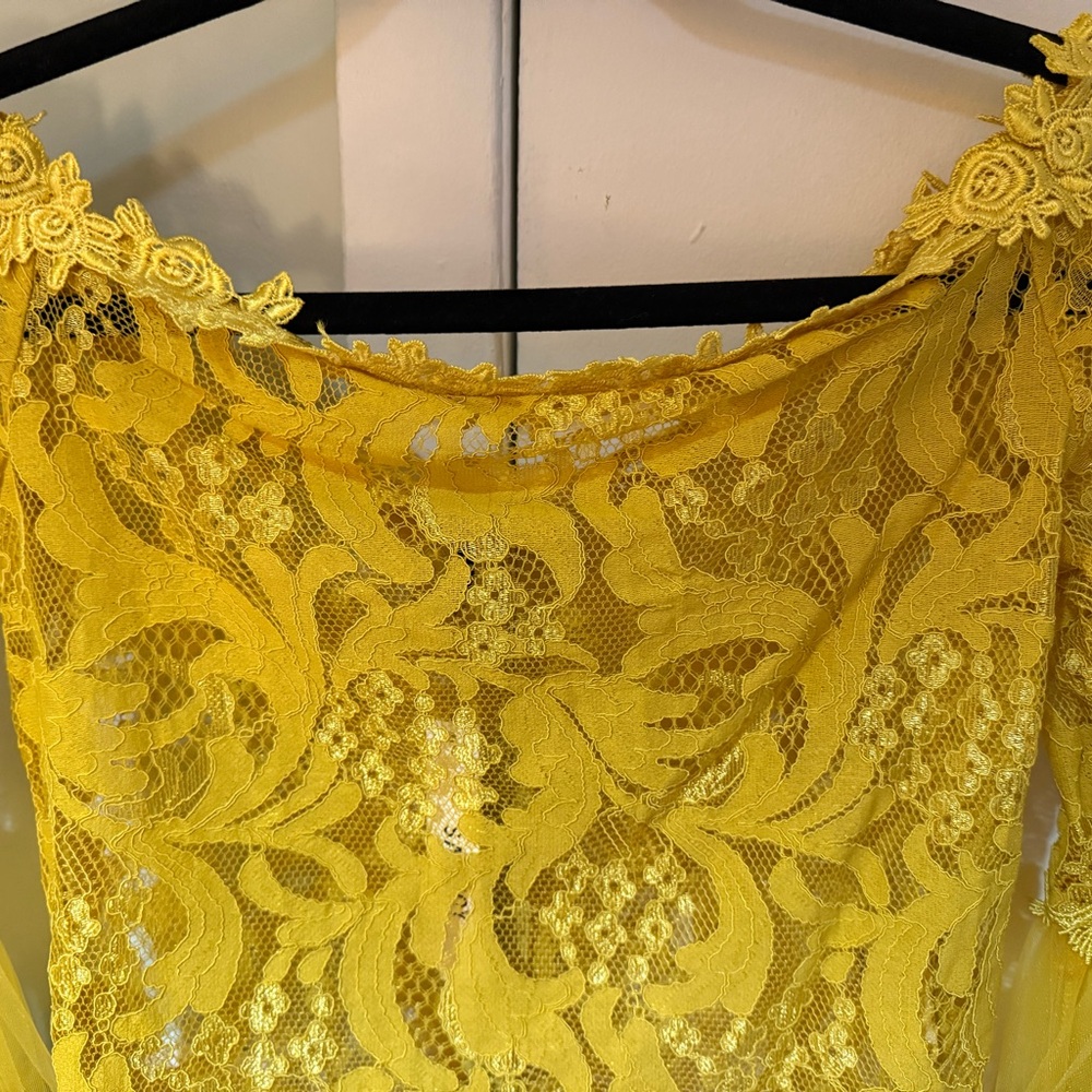 NWT San Joy Yellow Embellished Crop Blouse - Picture 5 of 8